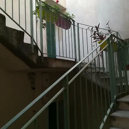 Joli Meuble Panier Montee Des Accoules Apartment