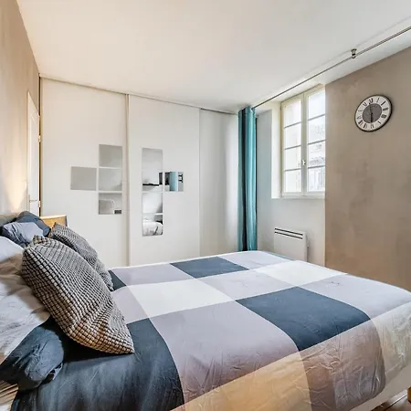 Apartment Joli Meuble Panier Montee Des Accoules Marseille